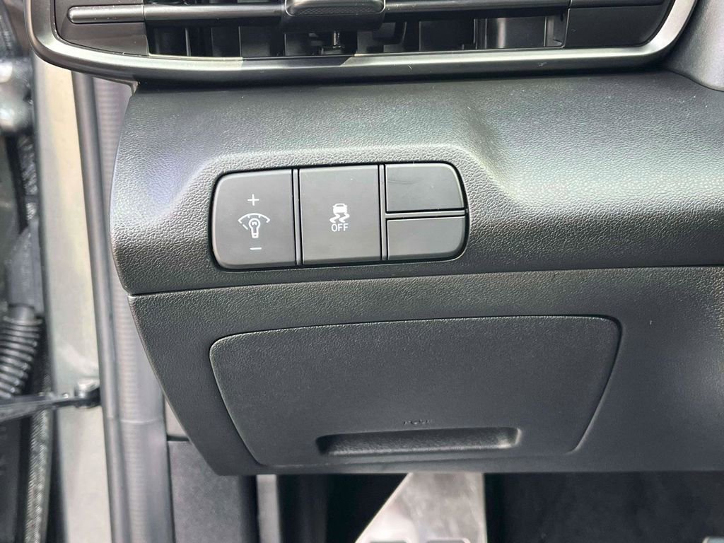 Used 2025 Hyundai Elantra Sport image 14