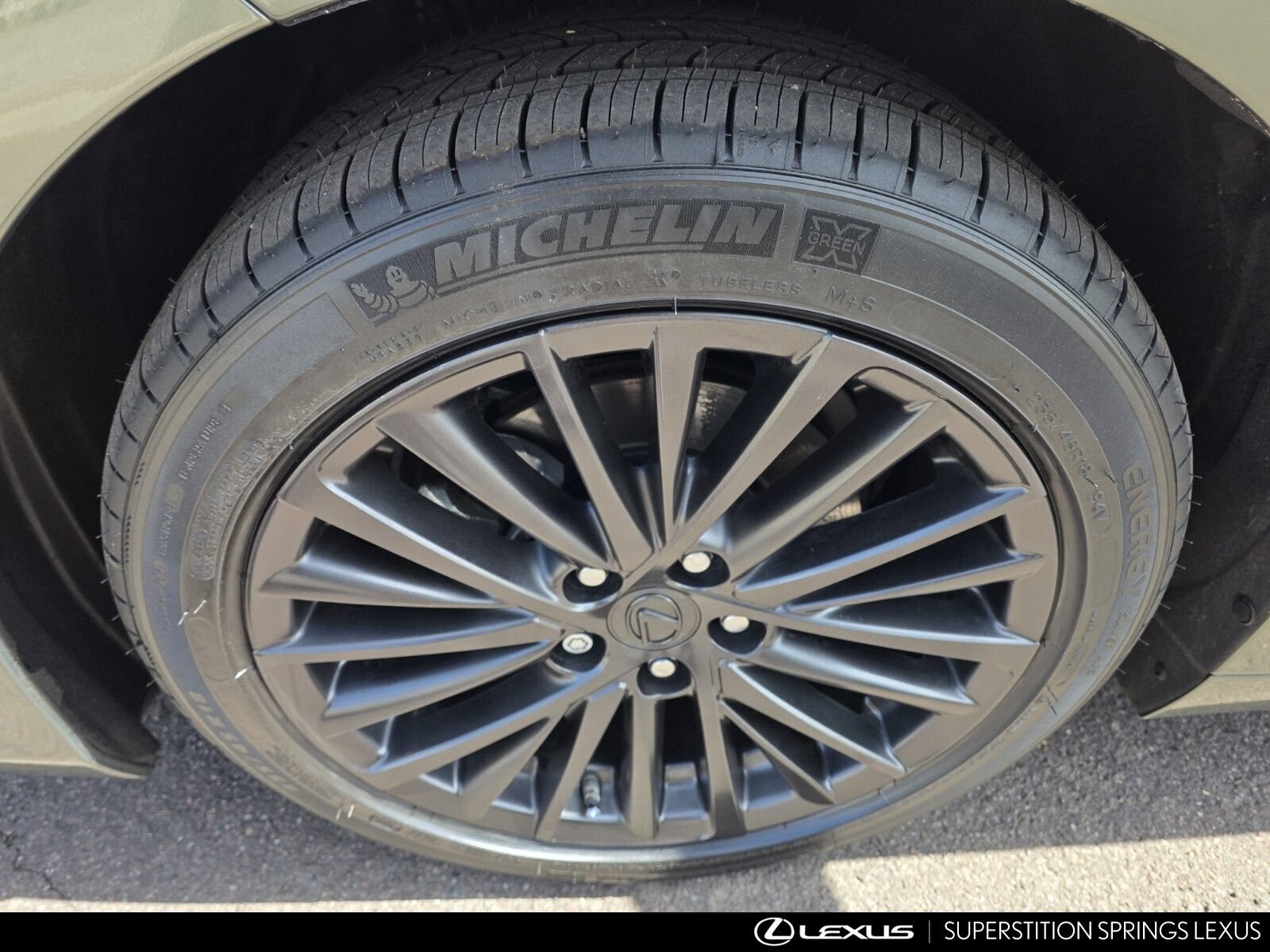 Used 2024 Lexus ES 300h w/ Accessory Package (Z2) FWD image 10
