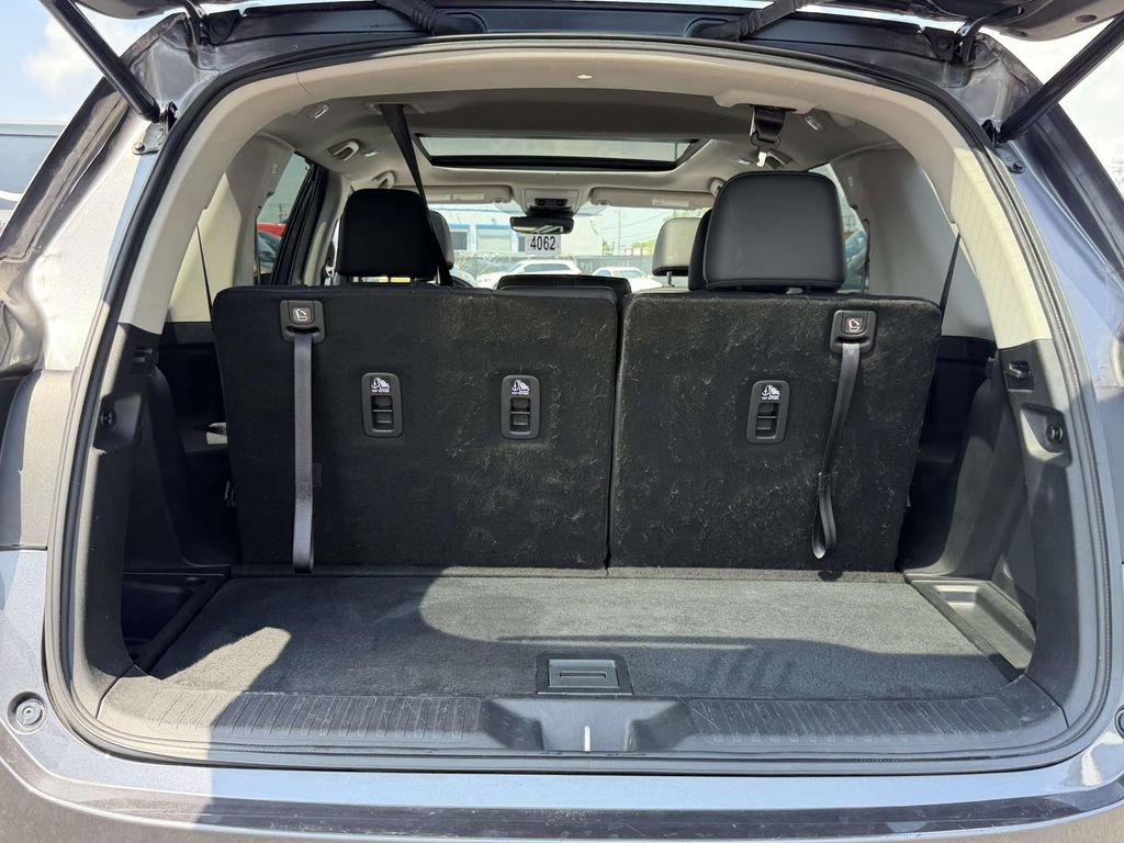 Used 2023 Honda Pilot Touring image 11