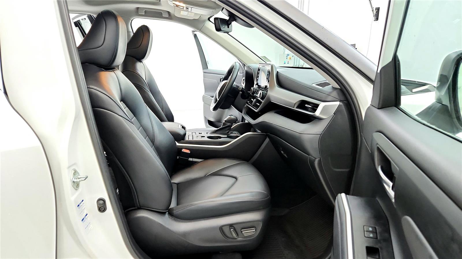 Certified 2022 Toyota Highlander XLE image 26