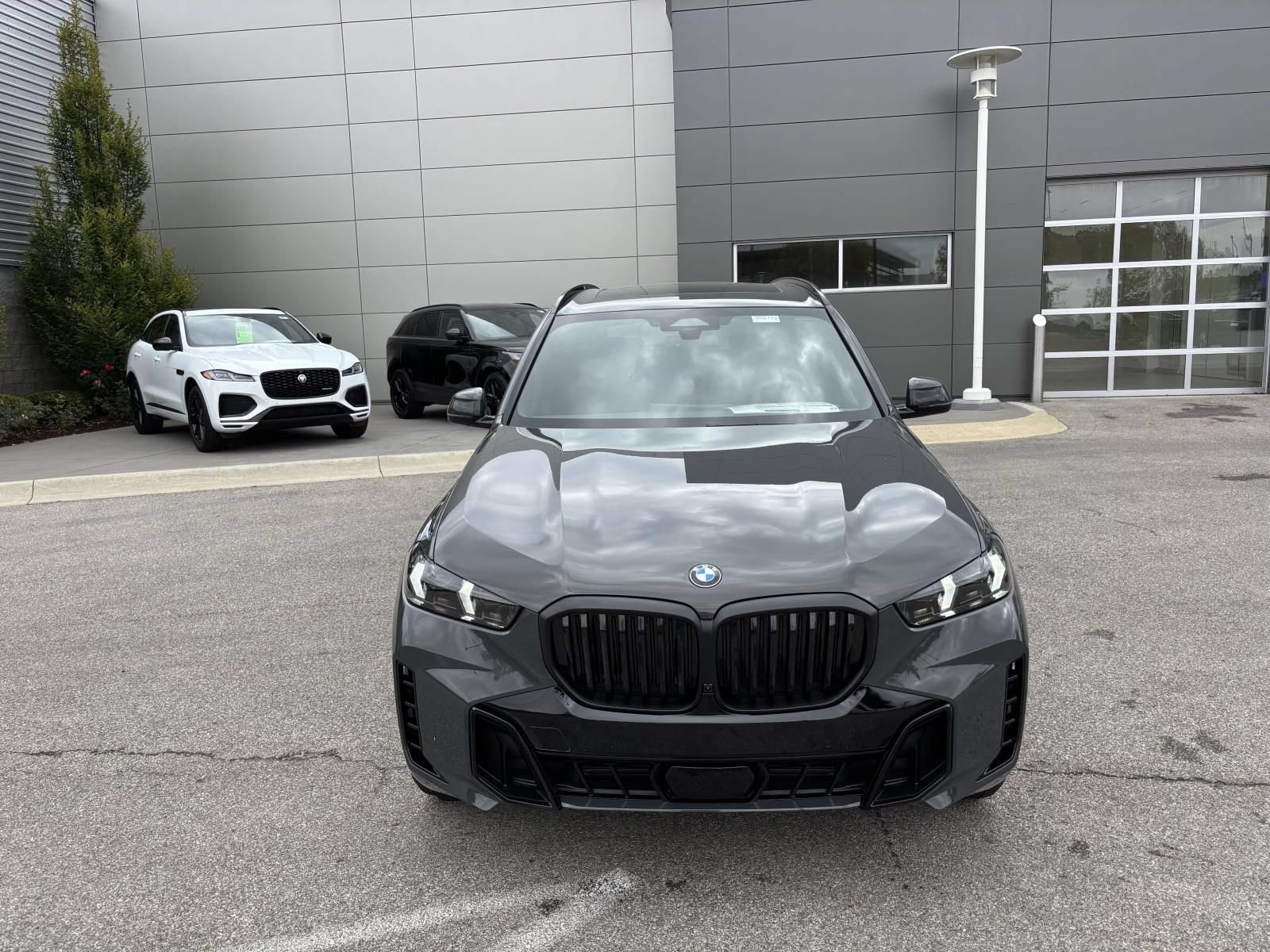 New 2026 BMW X5 xDrive40i w/ M Sport Package AWD/4WD image 2