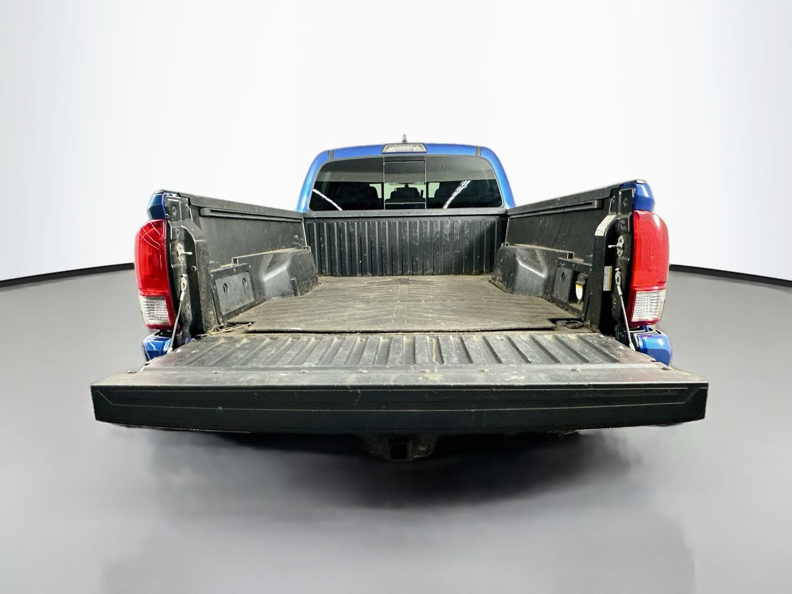 Used 2017 Toyota Tacoma TRD Off-Road w/ Premium & Technology Package AWD/4WD image 27