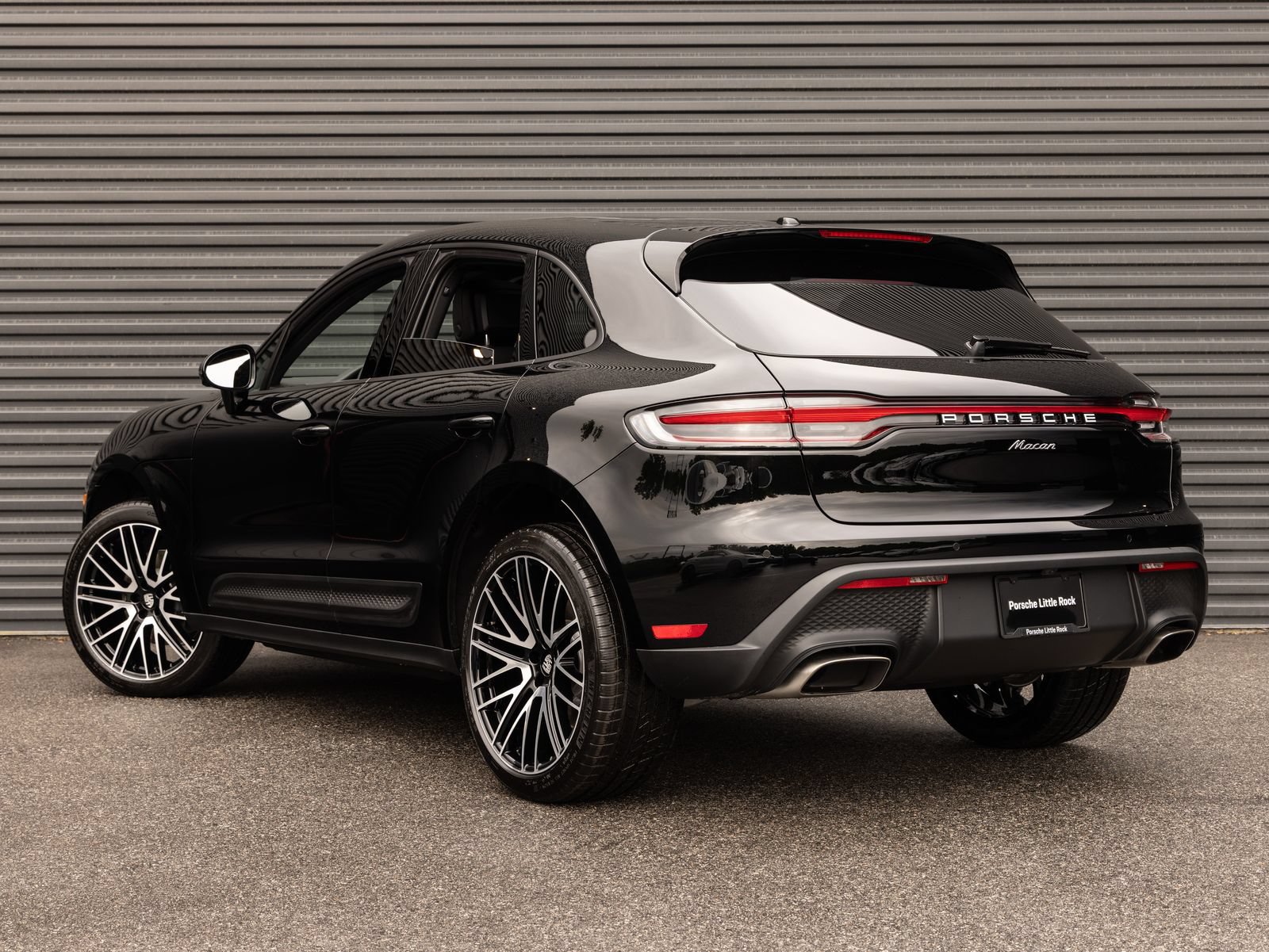 Certified 2026 Porsche Macan AWD/4WD image 3