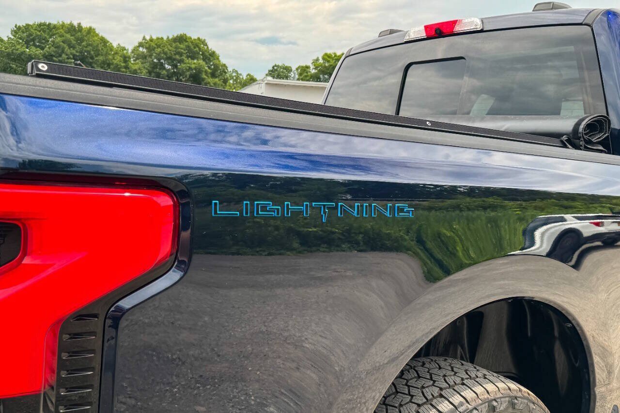 Used 2024 Ford F150 Lightning Platinum AWD/4WD image 21