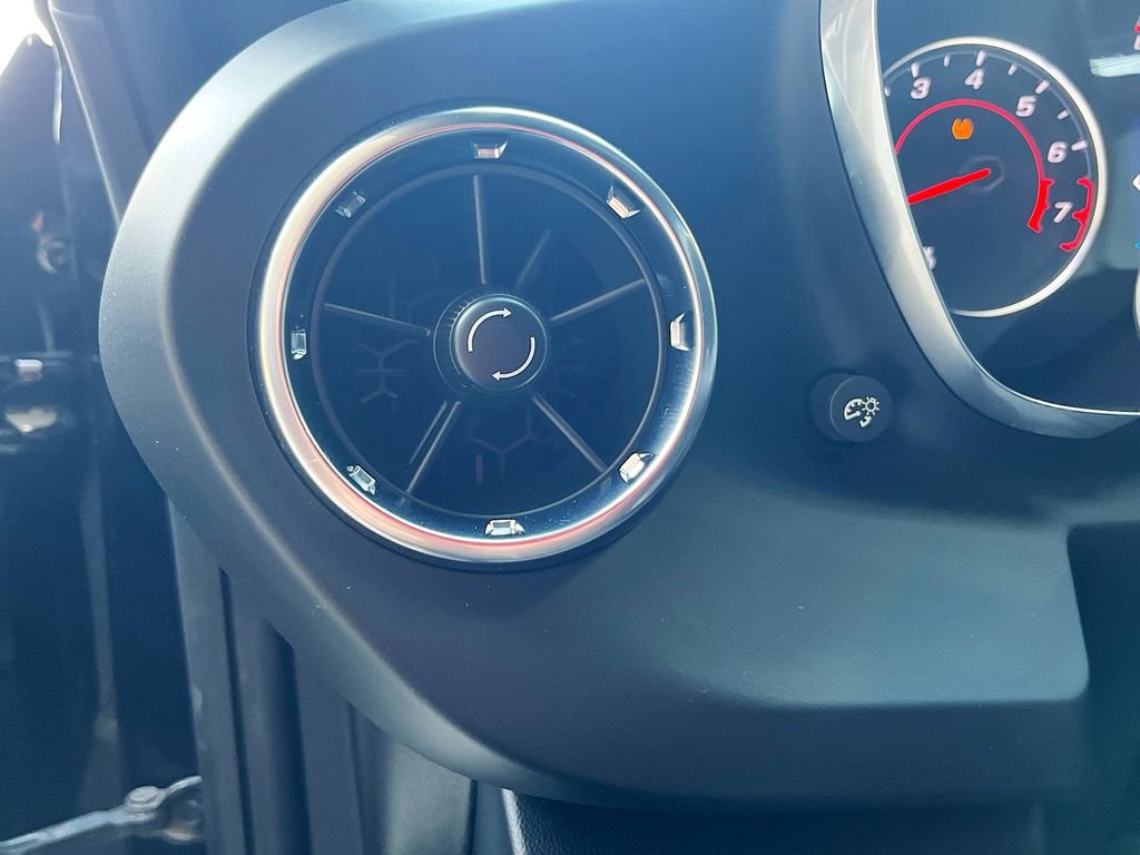 Used 2021 Chevrolet Camaro LT image 10