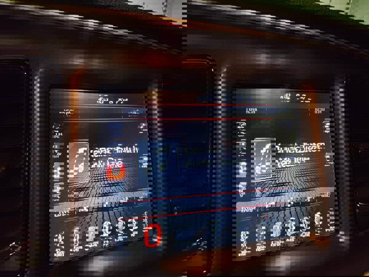 Used 2015 Dodge Challenger R/T Plus image 35