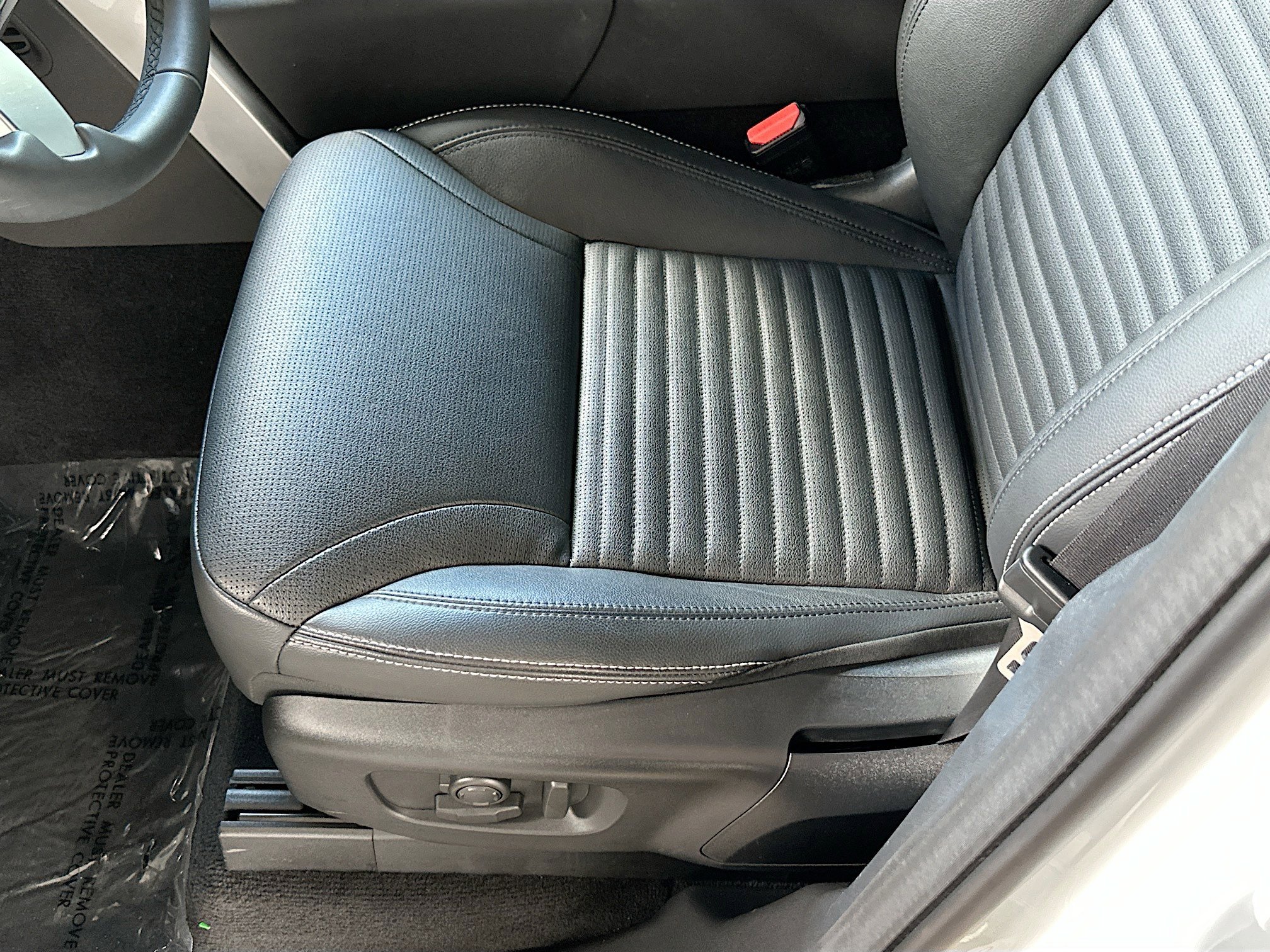 Used 2024 Land Rover Discovery Dynamic SE image 20