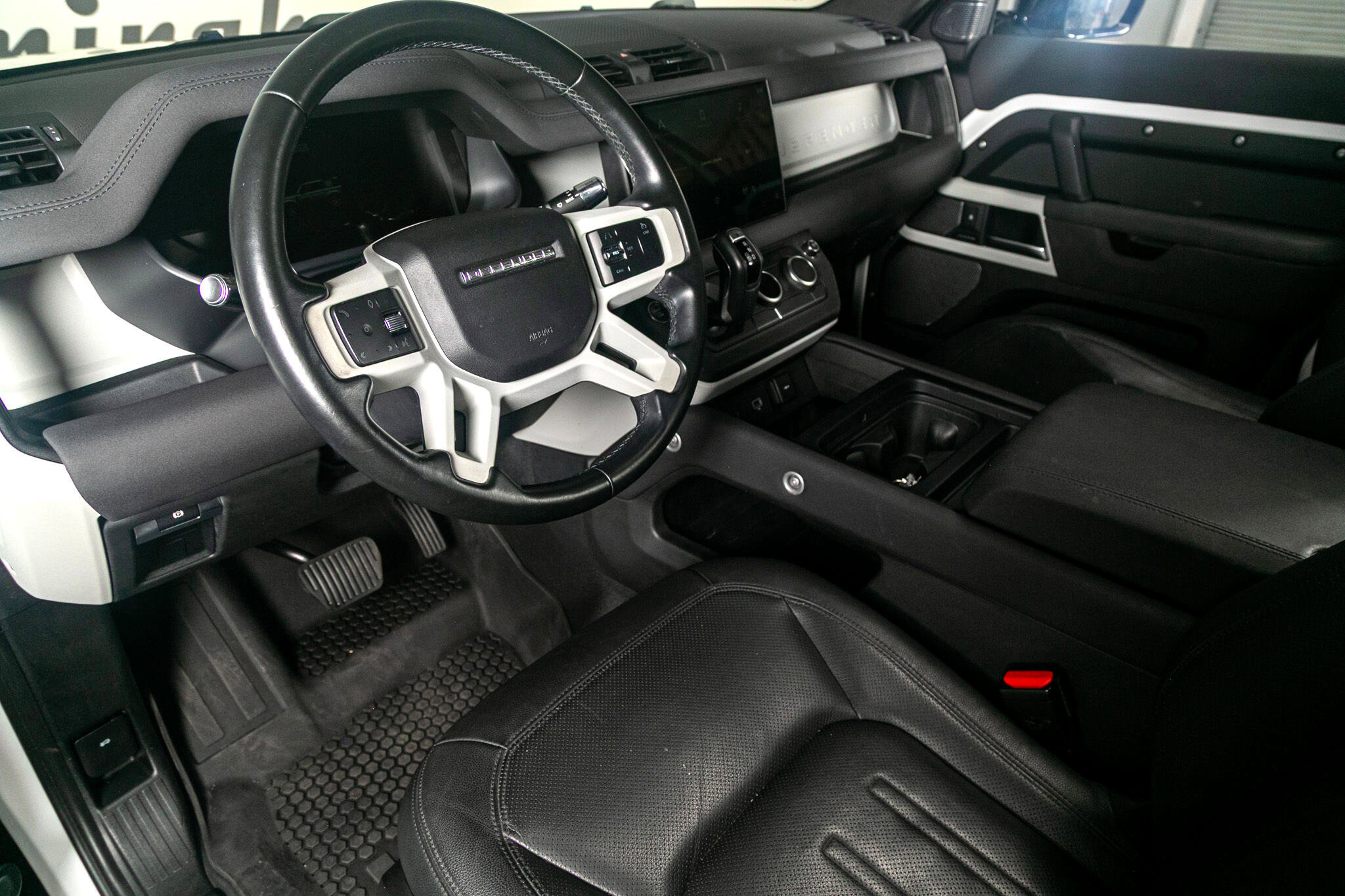 Used 2022 Land Rover Defender 110 S image 2