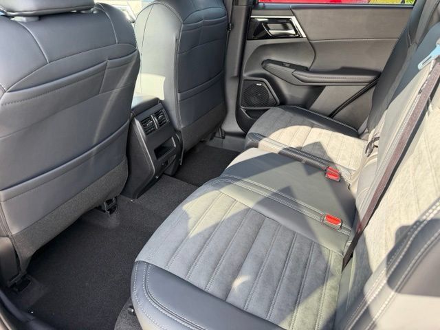 New 2026 Mitsubishi Outlander LE FWD image 17
