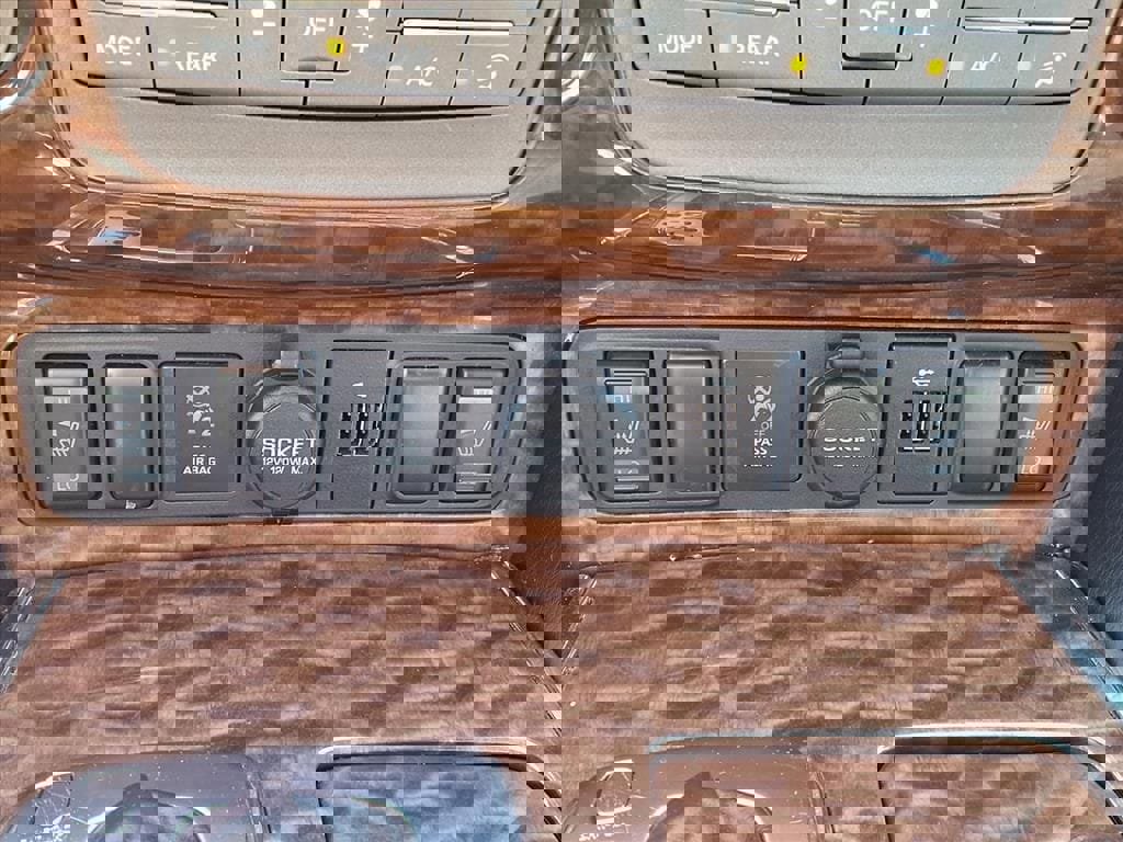 Used 2020 Nissan Armada SL w/ Premium Package image 17