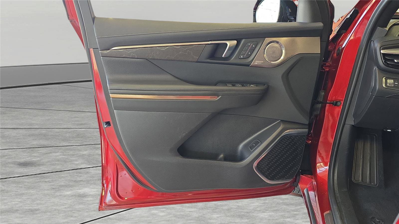 Used 2025 Buick Enclave Avenir w/ Super Cruise Package image 24