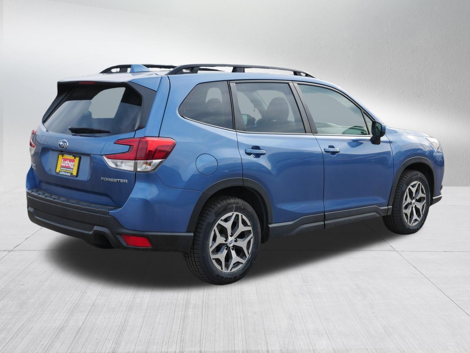 Used 2023 Subaru Forester Premium image 7