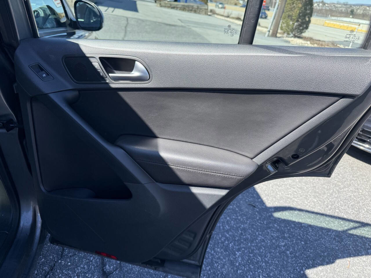 Used 2016 Volkswagen Tiguan S image 17