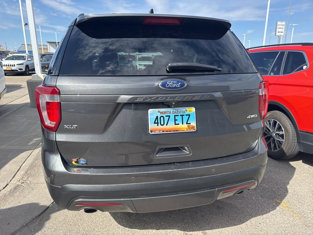 Used 2017 Ford Explorer XLT w/ Equipment Group 202A AWD/4WD image 6