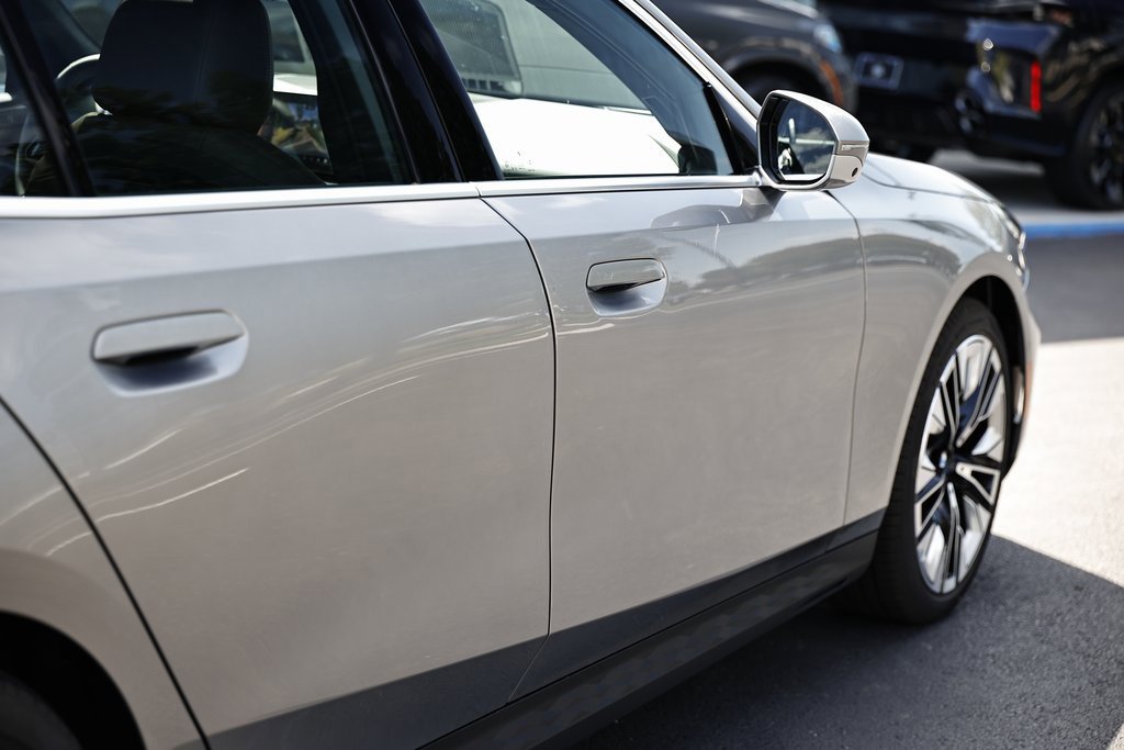 Used 2026 BMW 530i w/ Premium Package image 6