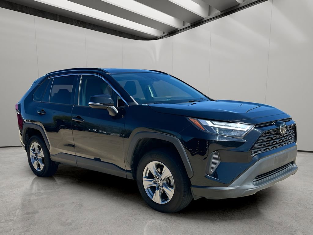 Used 2022 Toyota RAV4 XLE AWD/4WD image 4