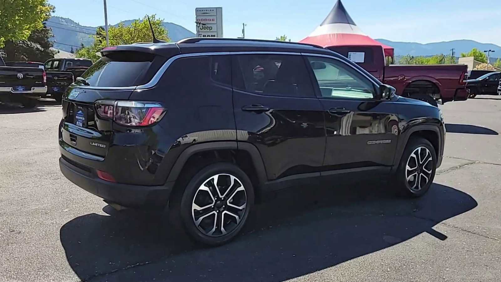 Used 2022 Jeep Compass Limited image 8