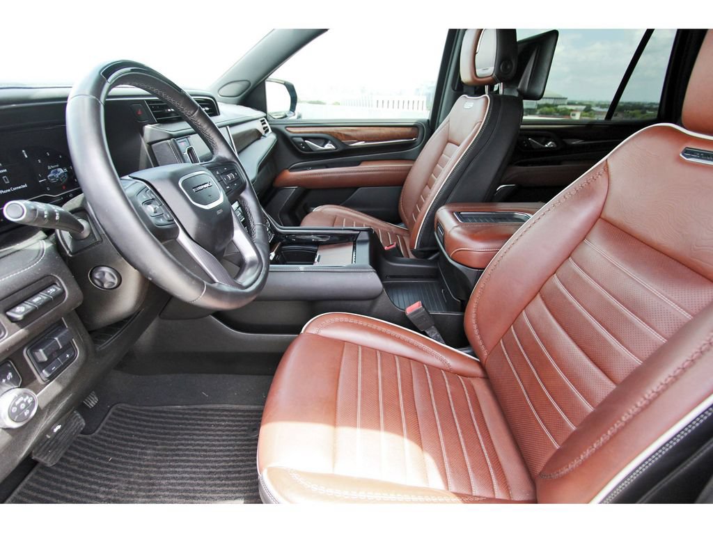 Used 2024 GMC Yukon Denali Ultimate AWD/4WD image 6