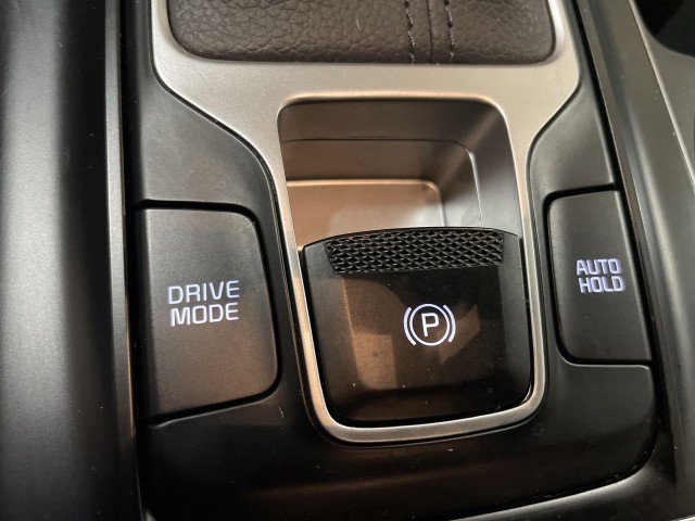 Used 2023 Kia Carnival LX image 29