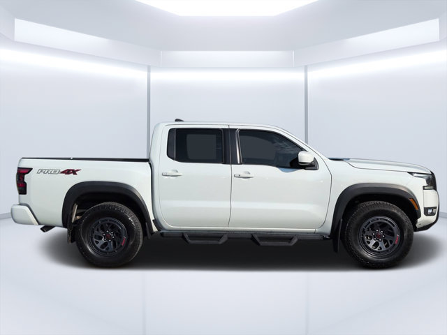 Used 2025 Nissan Frontier PRO-4X AWD/4WD image 2