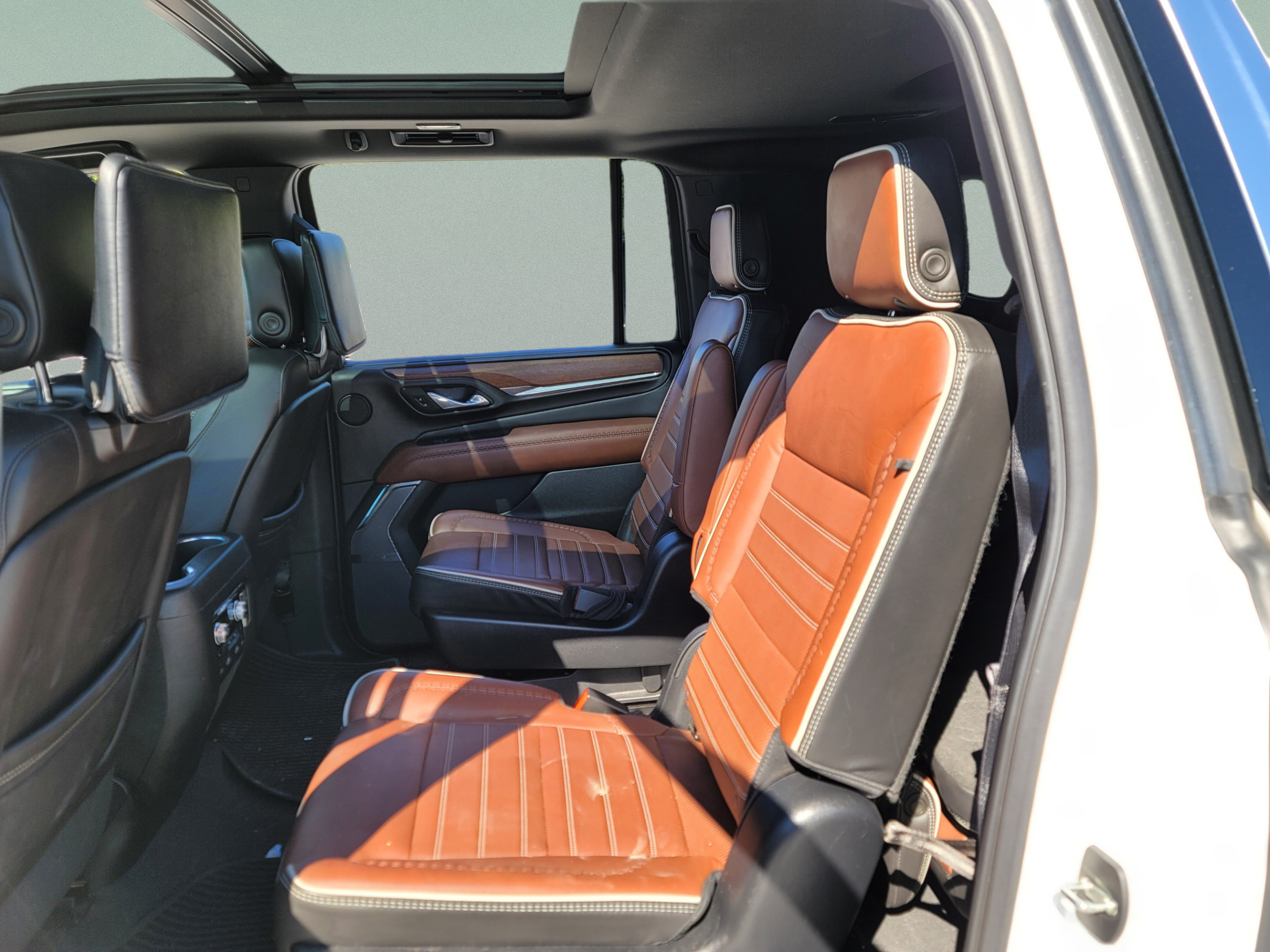 Used 2023 GMC Yukon XL Denali Ultimate AWD/4WD image 18