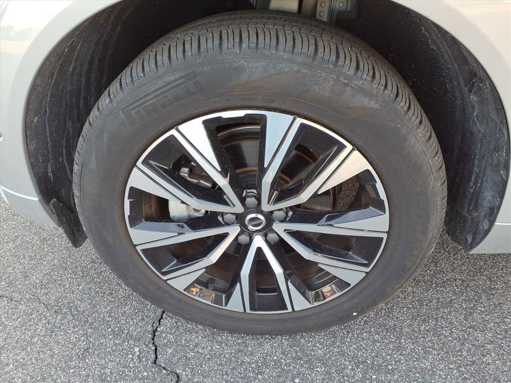 Certified 2025 Volvo XC60 B5 Plus image 11