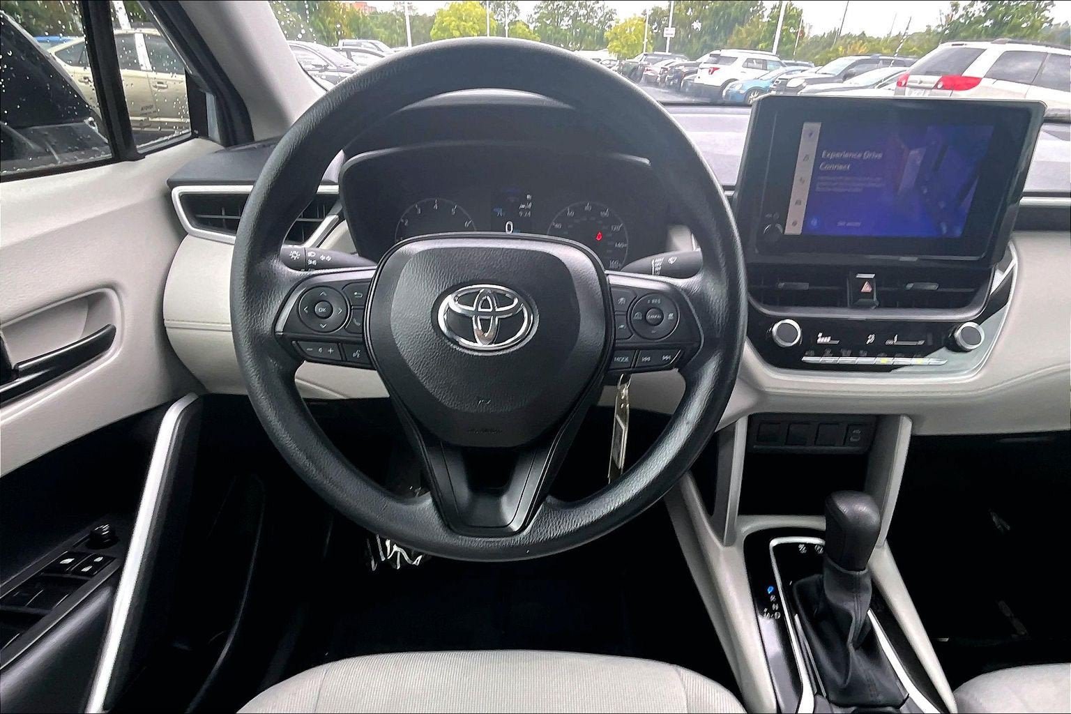 Used 2025 Toyota Corolla Cross L FWD image 5