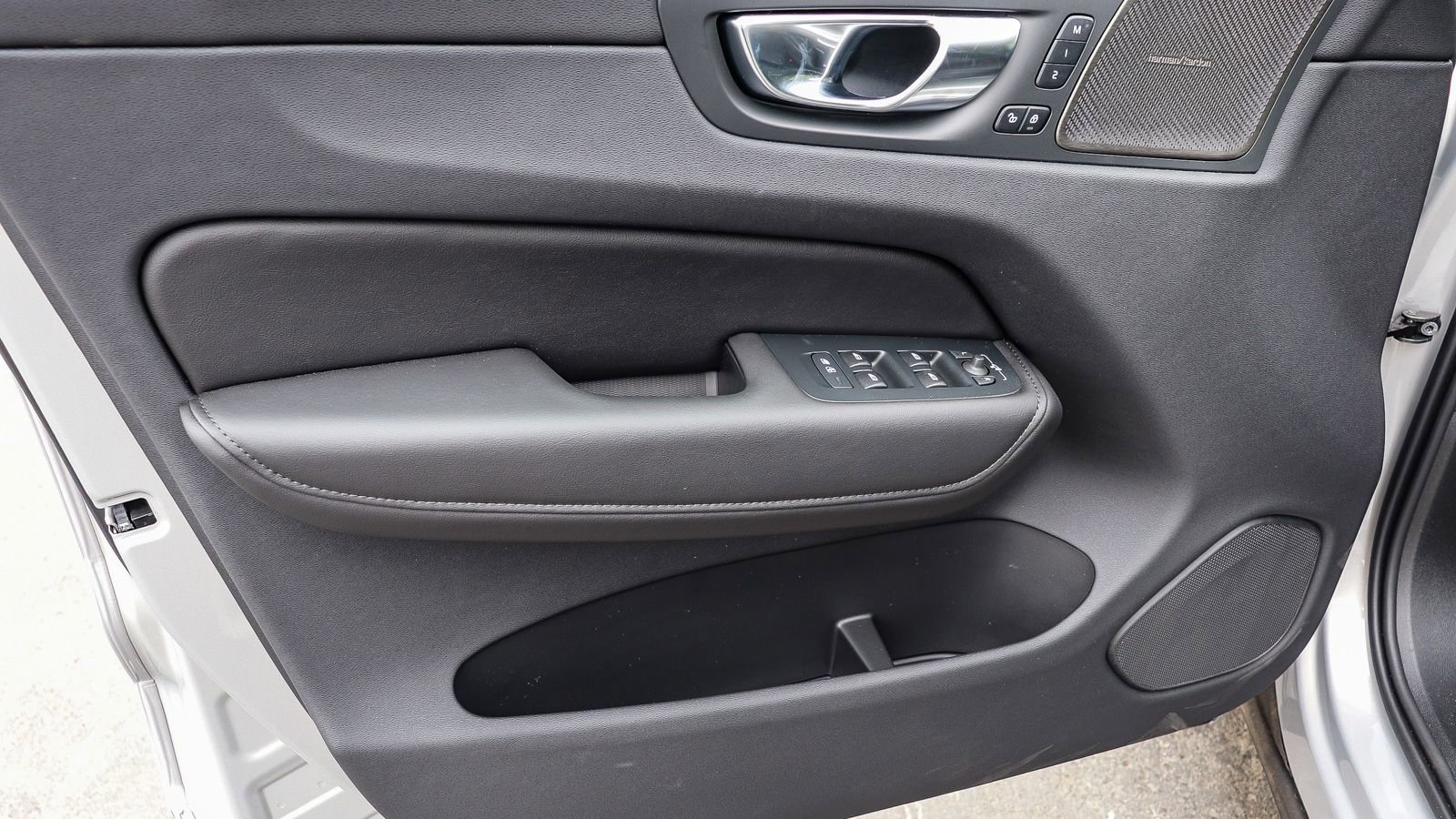 Used 2025 Volvo XC60 T8 Plus w/ Climate Package PRO AWD/4WD image 23