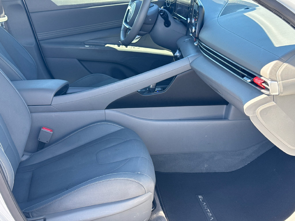 Used 2022 Hyundai Elantra SEL w/ Convenience Package FWD image 7