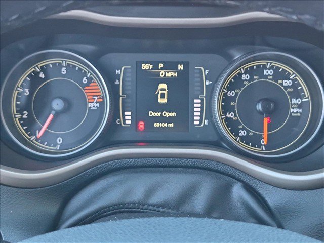 Used 2018 Jeep Cherokee Latitude w/ Altitude Package FWD image 11