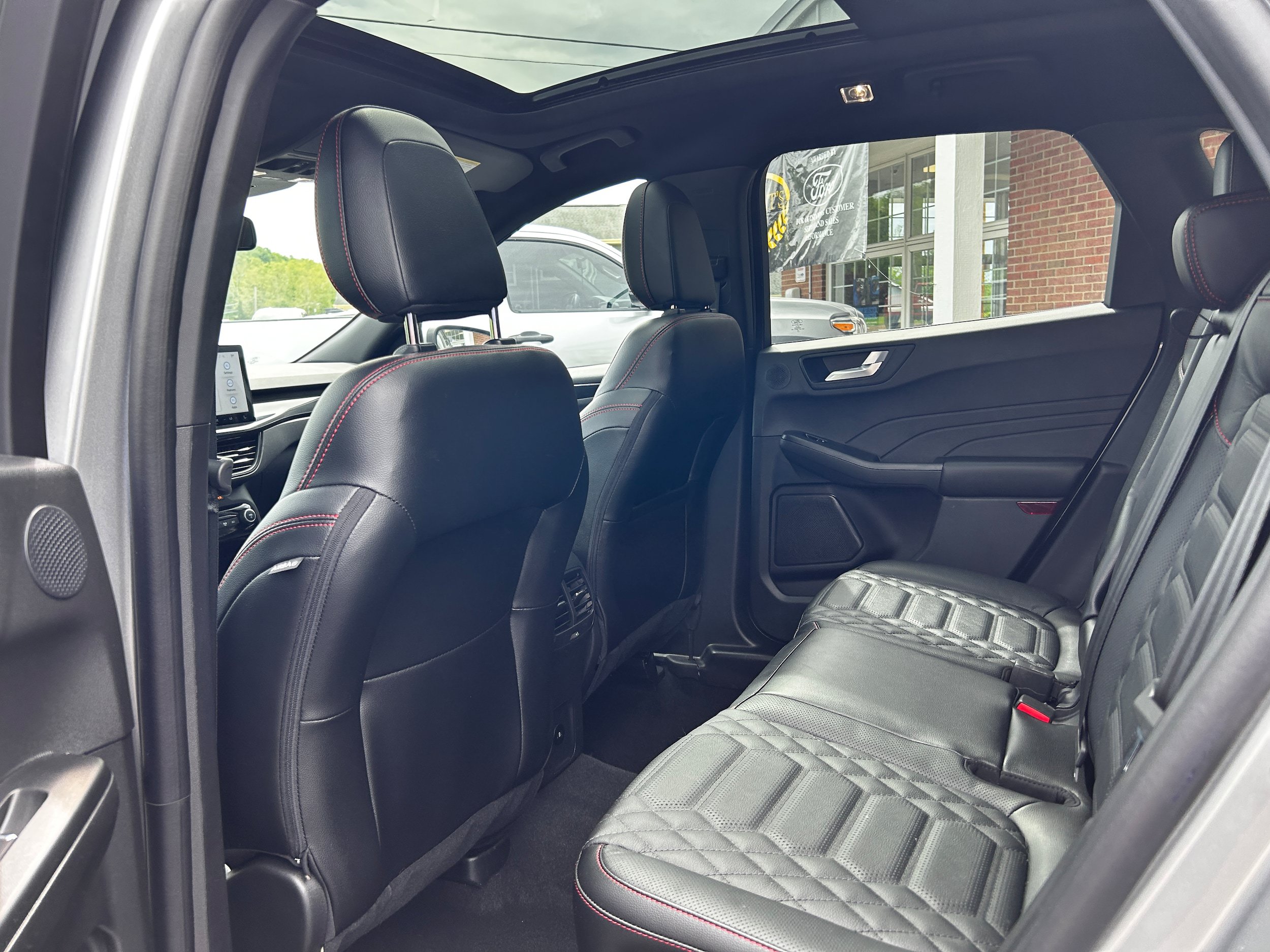 Used 2023 Ford Escape ST-Line Elite w/ Premium Technology Package AWD/4WD image 28