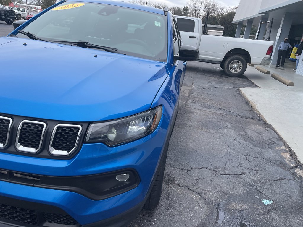 Used 2023 Jeep Compass Latitude image 4