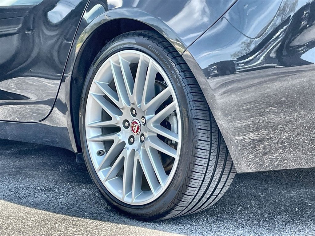 Used 2020 Jaguar XF Prestige image 12