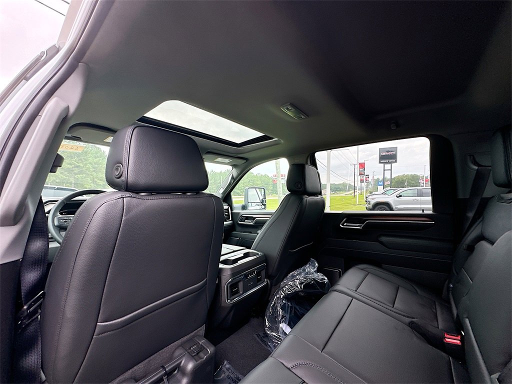 New 2025 GMC Sierra 3500 Denali w/ Denali Reserve Package image 4