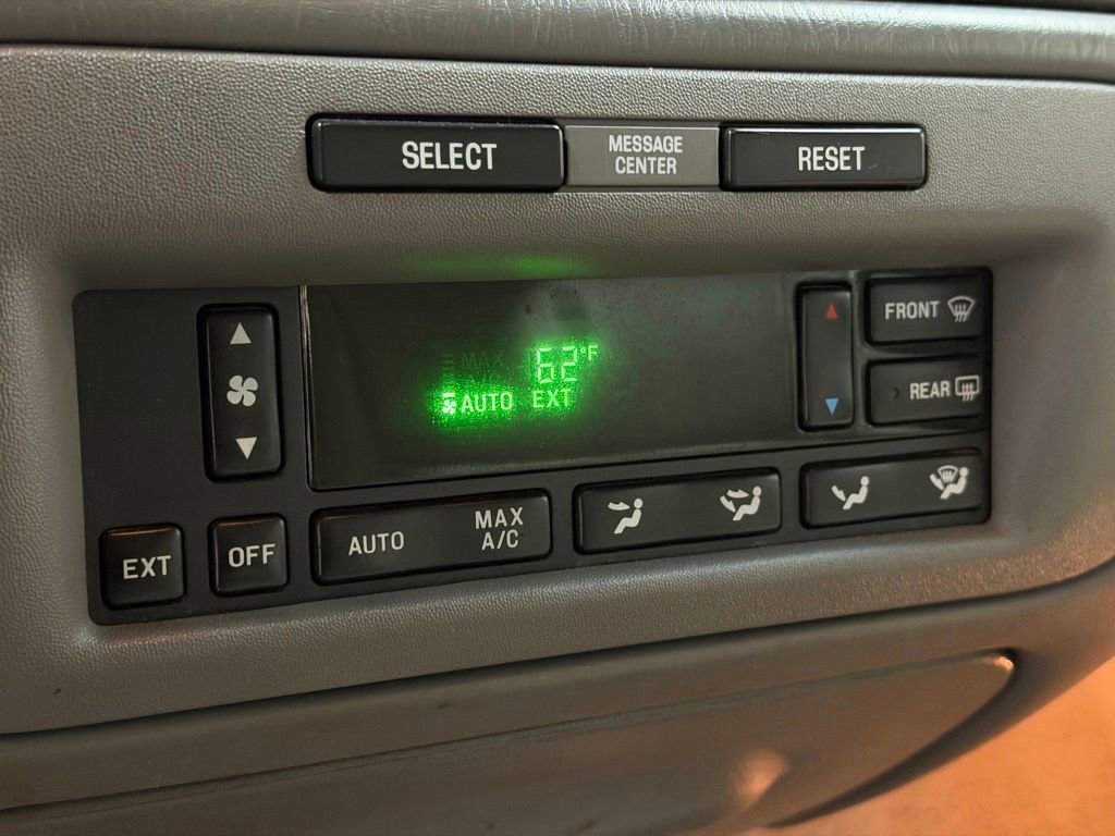 Used 2000 Lincoln Town Car Executive RWD image 29