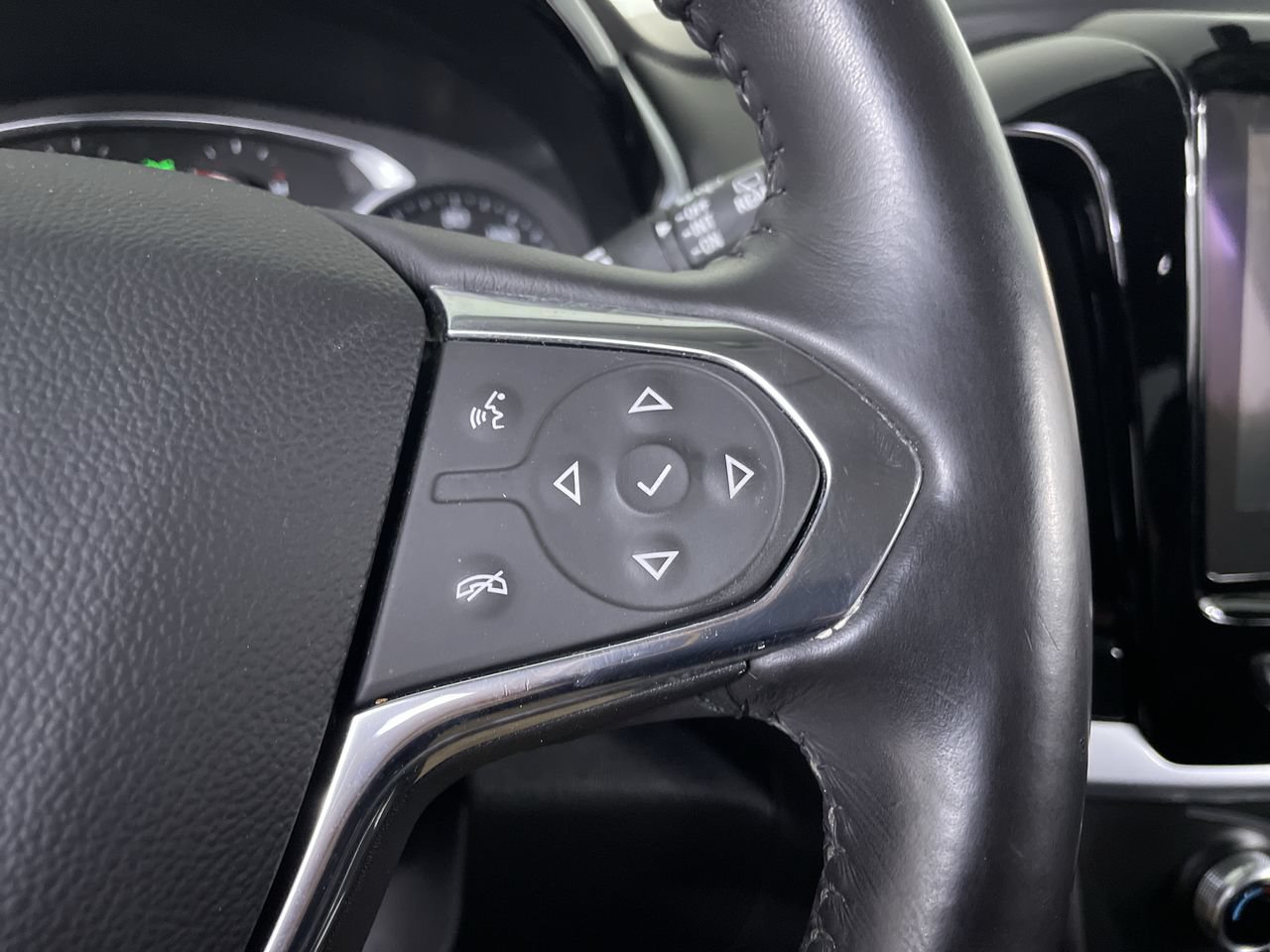 Used 2019 Chevrolet Traverse LT FWD image 27