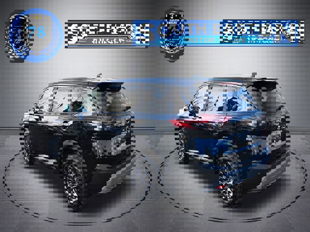 Used 2023 Nissan Rogue S image 5