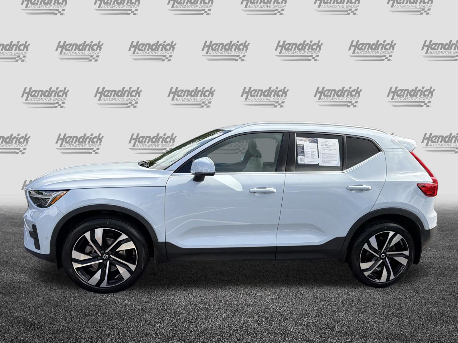 Certified 2024 Volvo XC40 B5 Ultimate w/ Protection Package Premier AWD/4WD image 7