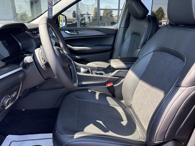 New 2025 Jeep Grand Cherokee Altitude AWD/4WD image 3