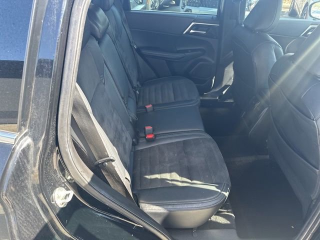 Used 2023 Mitsubishi Outlander SE image 30