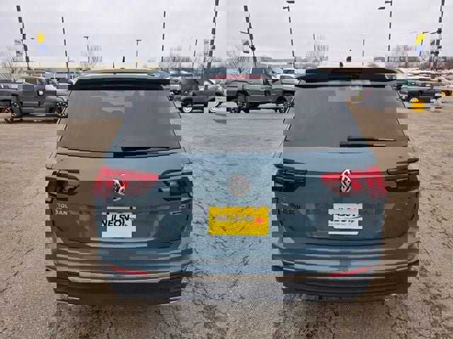 Used 2020 Volkswagen Tiguan SE w/ Panoramic Sunroof Package image 10