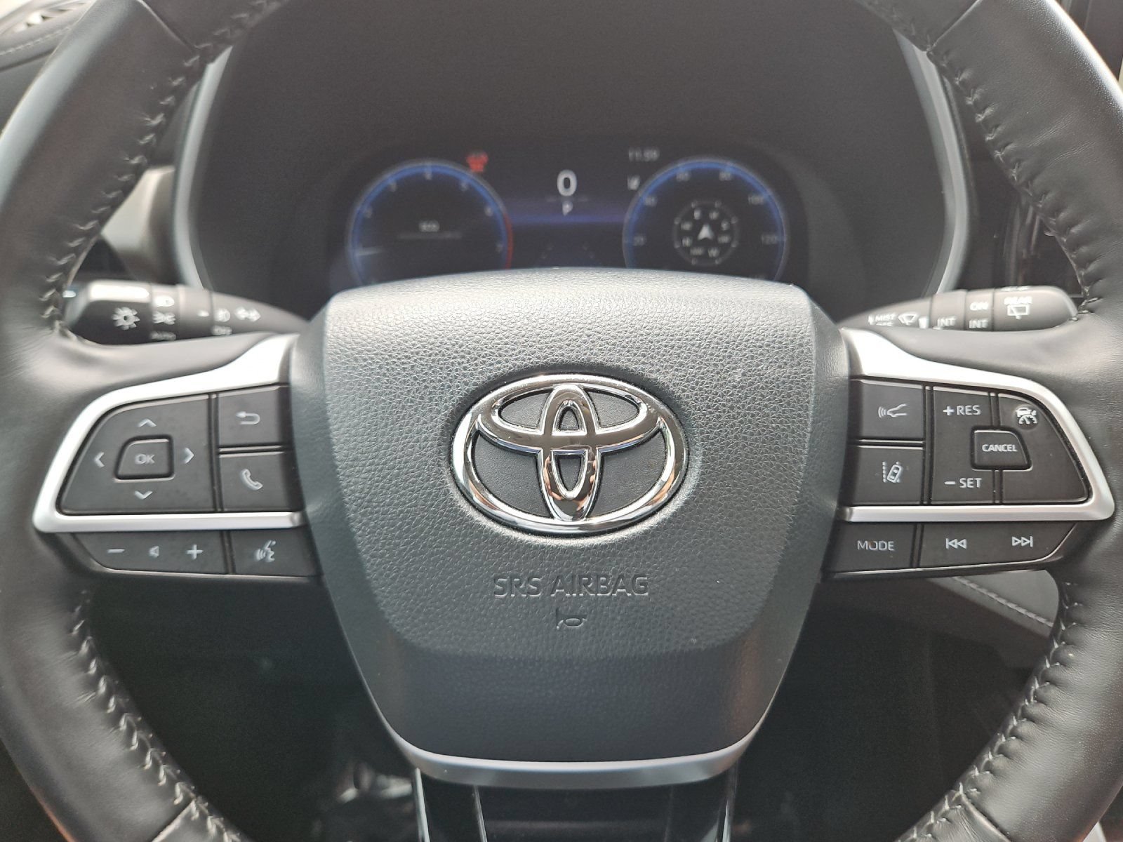 Used 2023 Toyota Highlander Limited FWD image 22