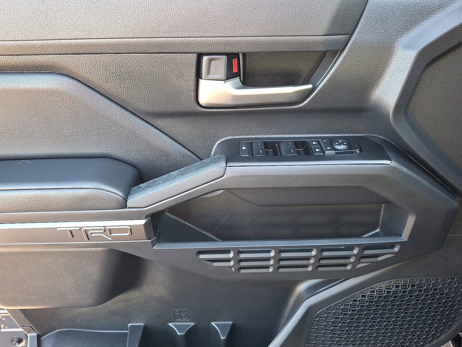 Used 2025 Toyota Tacoma TRD Off-Road image 12