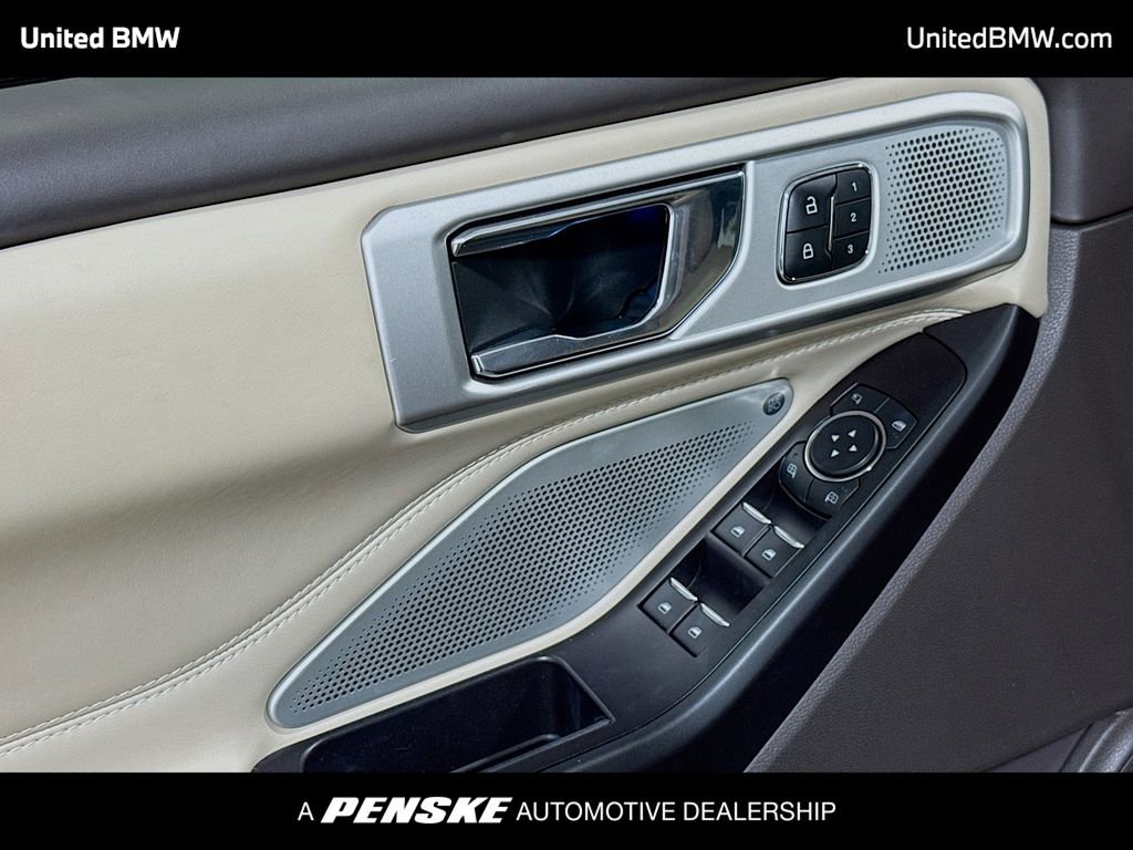 Used 2020 Ford Explorer Platinum w/ Premium Technology Package image 3