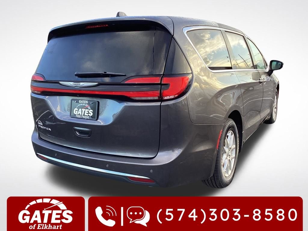Used 2023 Chrysler Pacifica Touring-L FWD image 9