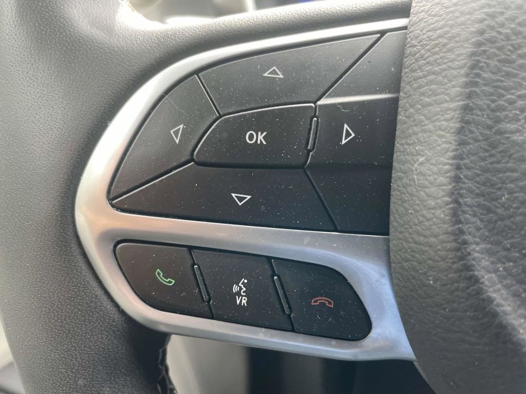 Used 2024 Chrysler Pacifica Touring-L image 30