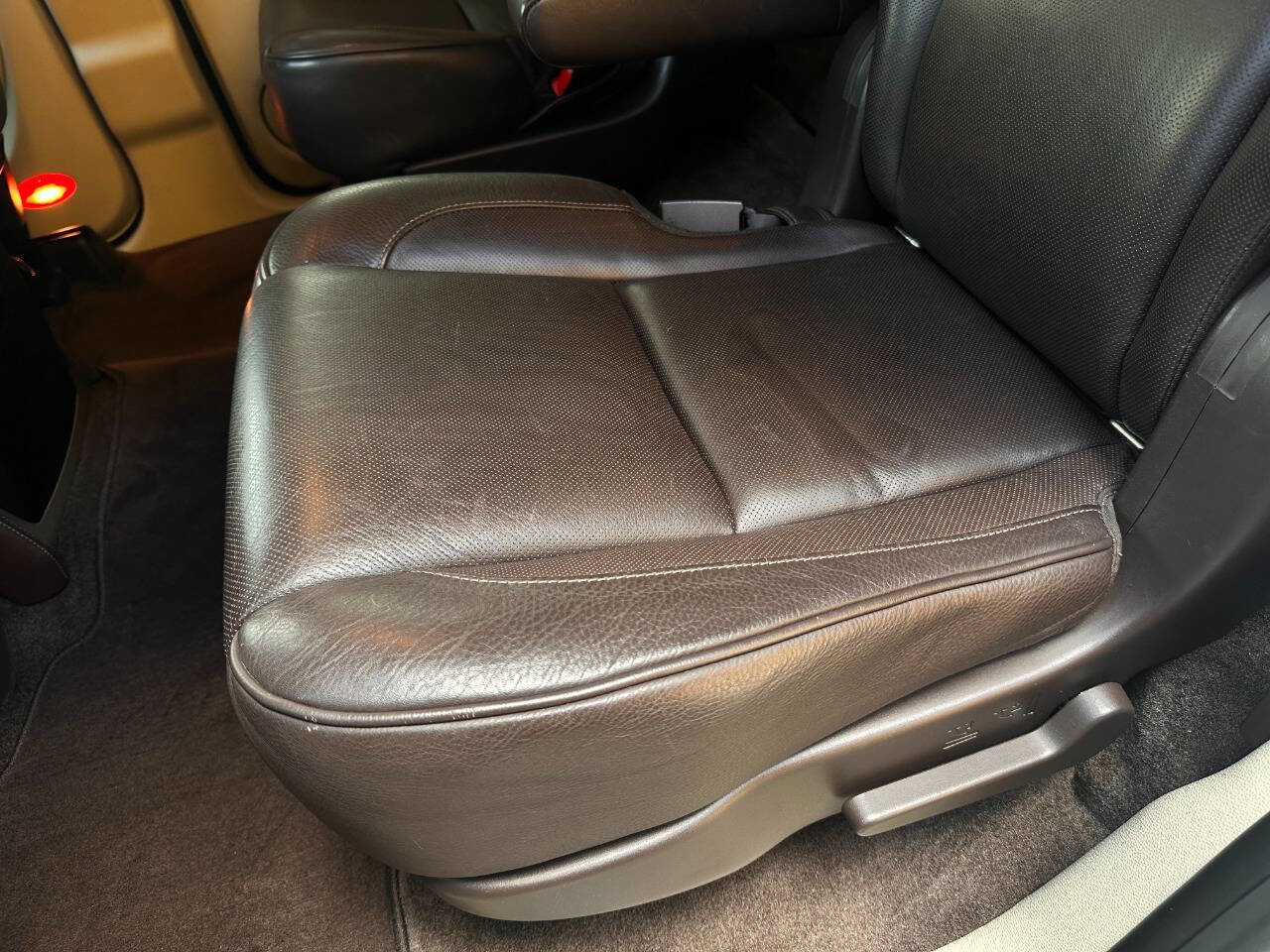 Used 2011 Cadillac Escalade Platinum image 62