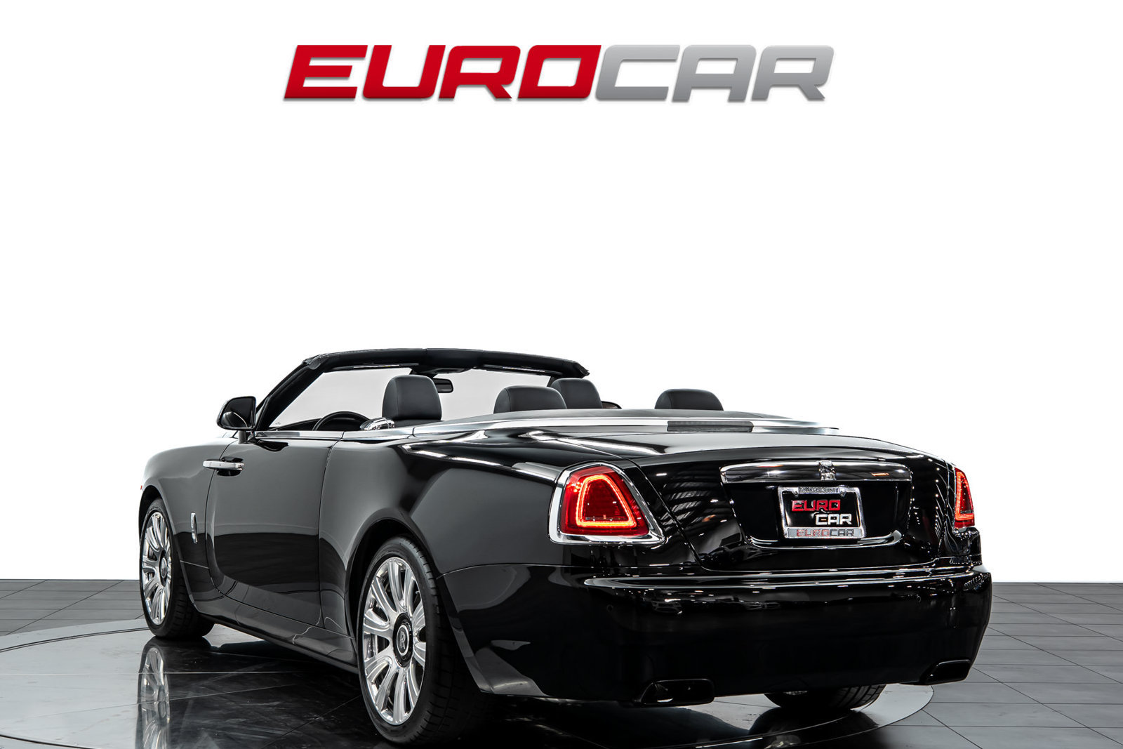 Used 2017 Rolls-Royce Dawn RWD image 4