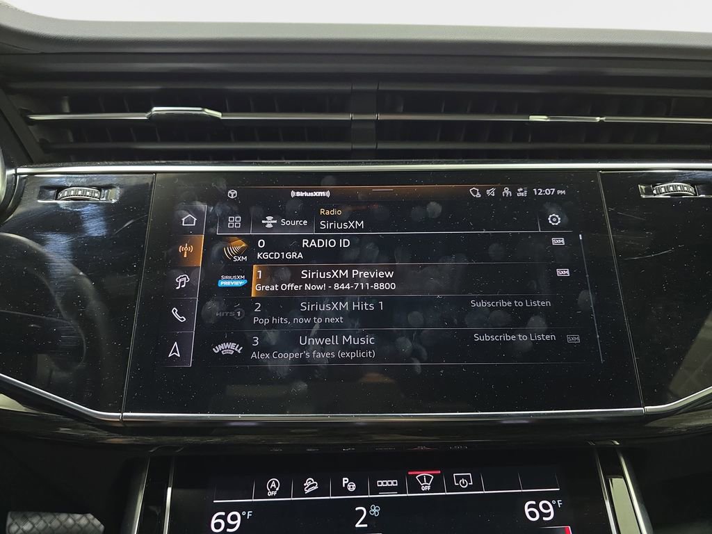 Used 2025 Audi Q8 Prestige w/ Prestige Package image 22