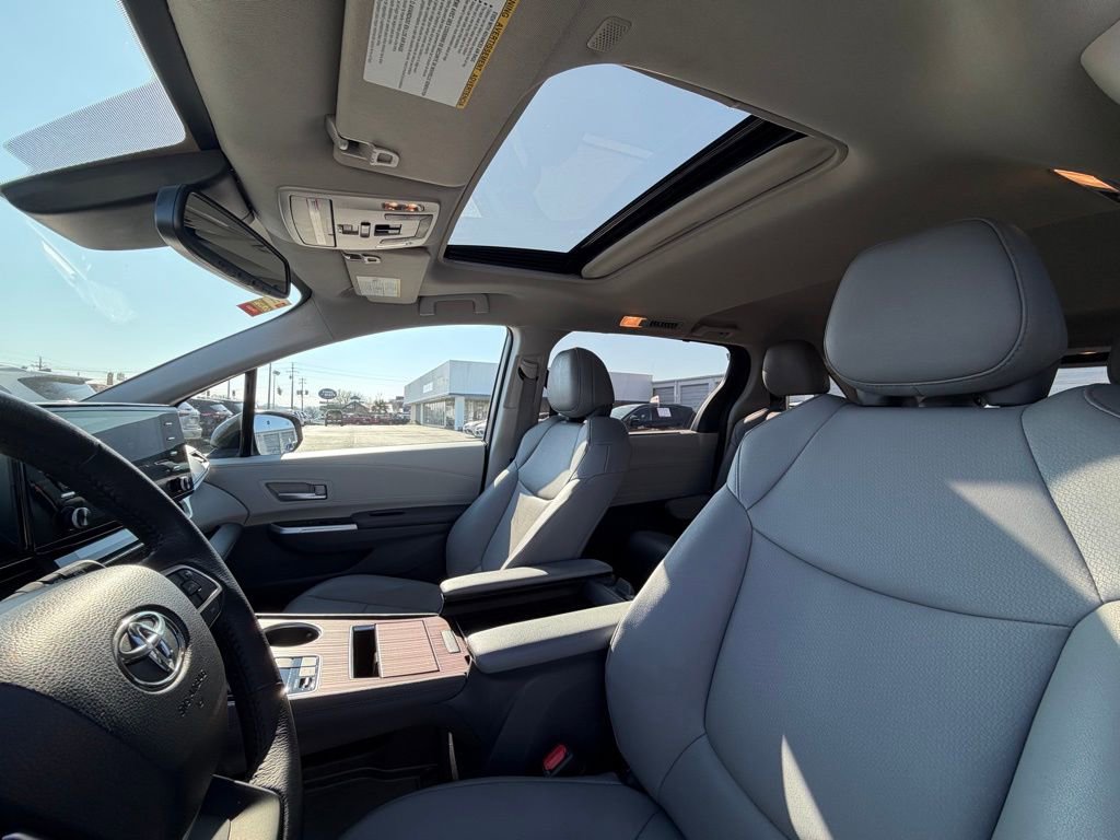 Used 2024 Toyota Sienna XLE image 39